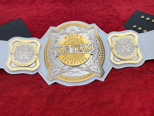 Réplica del cinturón del campeonato en parejas femenino de la WWE 