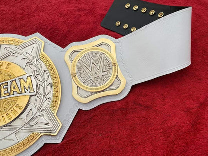 Réplica del cinturón del campeonato en parejas femenino de la WWE 