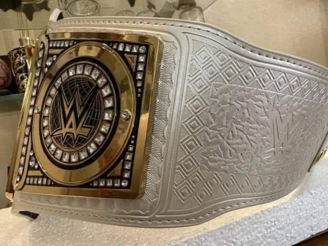 Réplica del cinturón del Campeonato Femenino de WWE Raw 